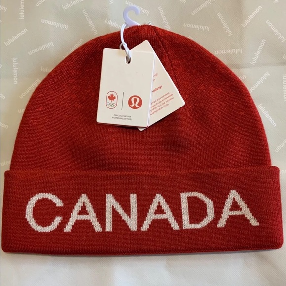 Lululemon Unisex Winter Hat Canada Logo New with Tags - Picture 1 of 1